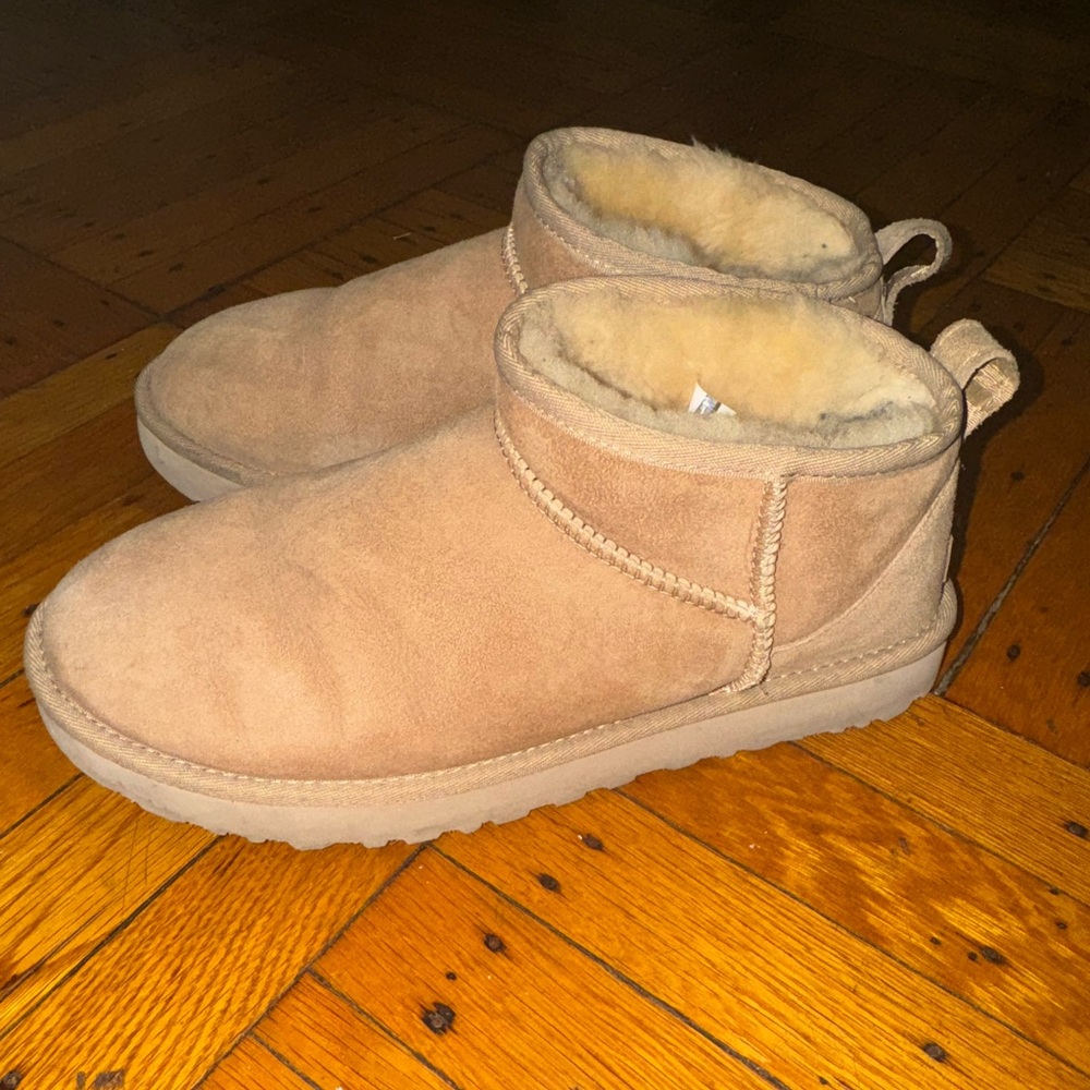 Tan uggs